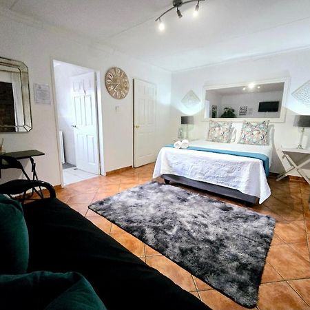 Zhantique Guest House 1- Unit 5 Боксбург Экстерьер фото