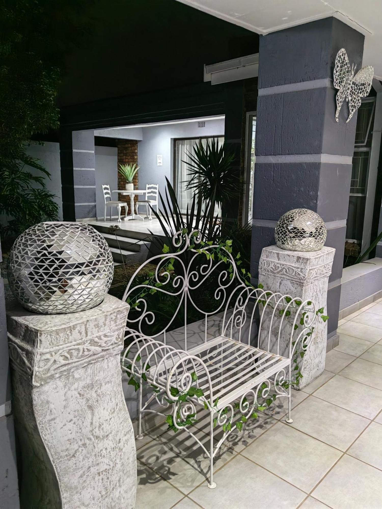 Zhantique Guest House 1- Unit 5 Боксбург Экстерьер фото
