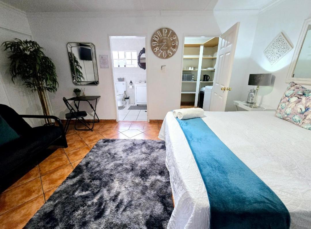 Zhantique Guest House 1- Unit 5 Боксбург Экстерьер фото