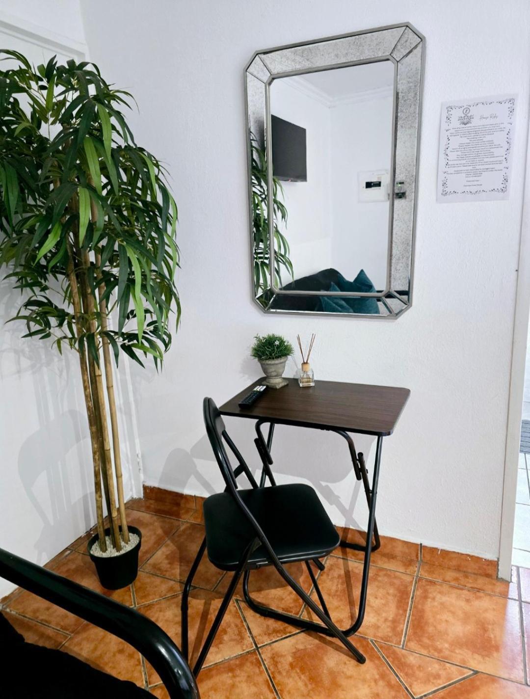 Zhantique Guest House 1- Unit 5 Боксбург Экстерьер фото